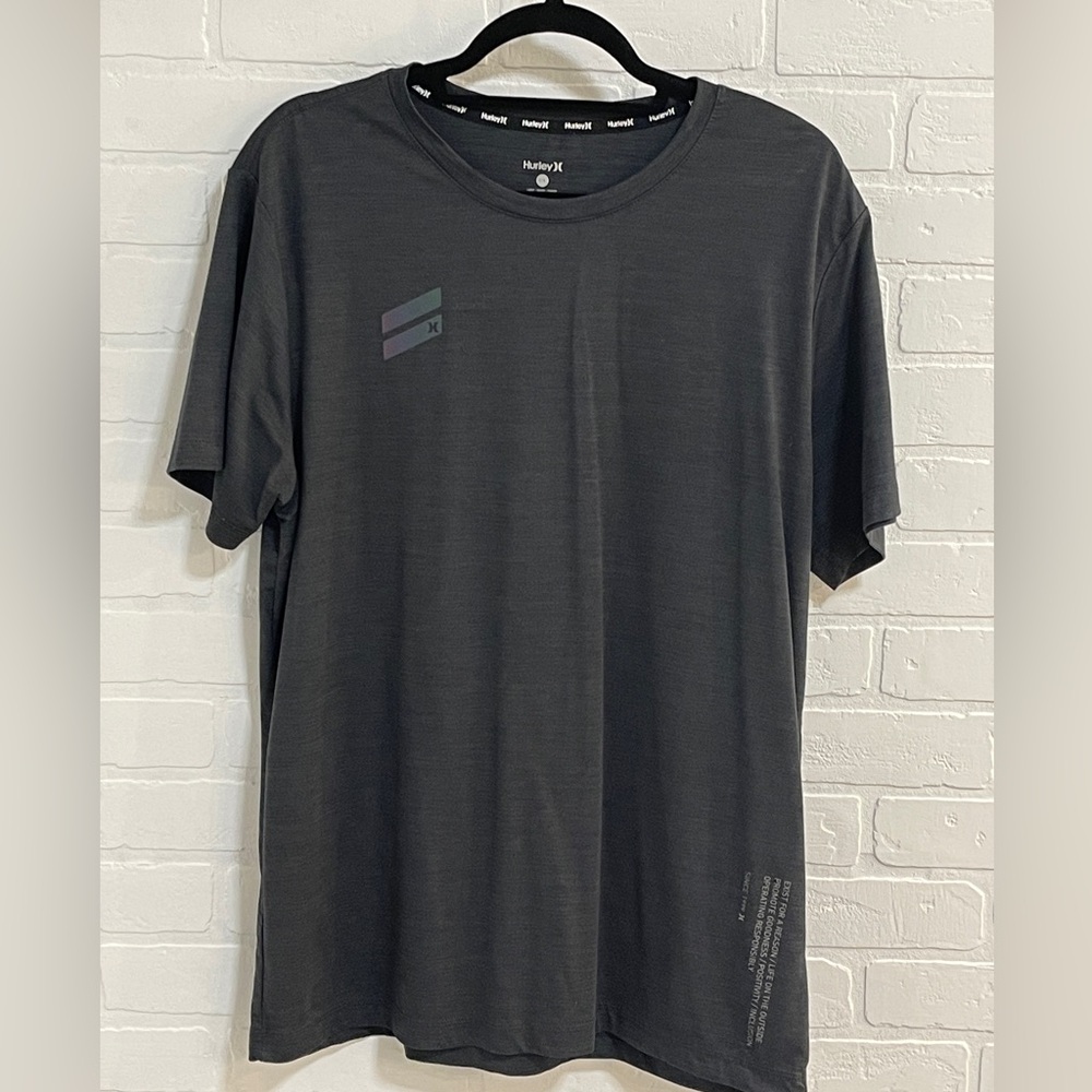 Hurley Men’s size large charcoal grey t shirt.